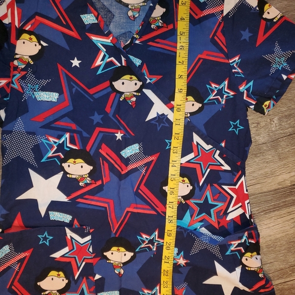 Wonder Woman Scrub Top Size Small - Picture 8 of 10